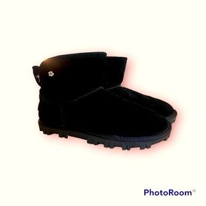 Tommy Bahama fur boots worn once